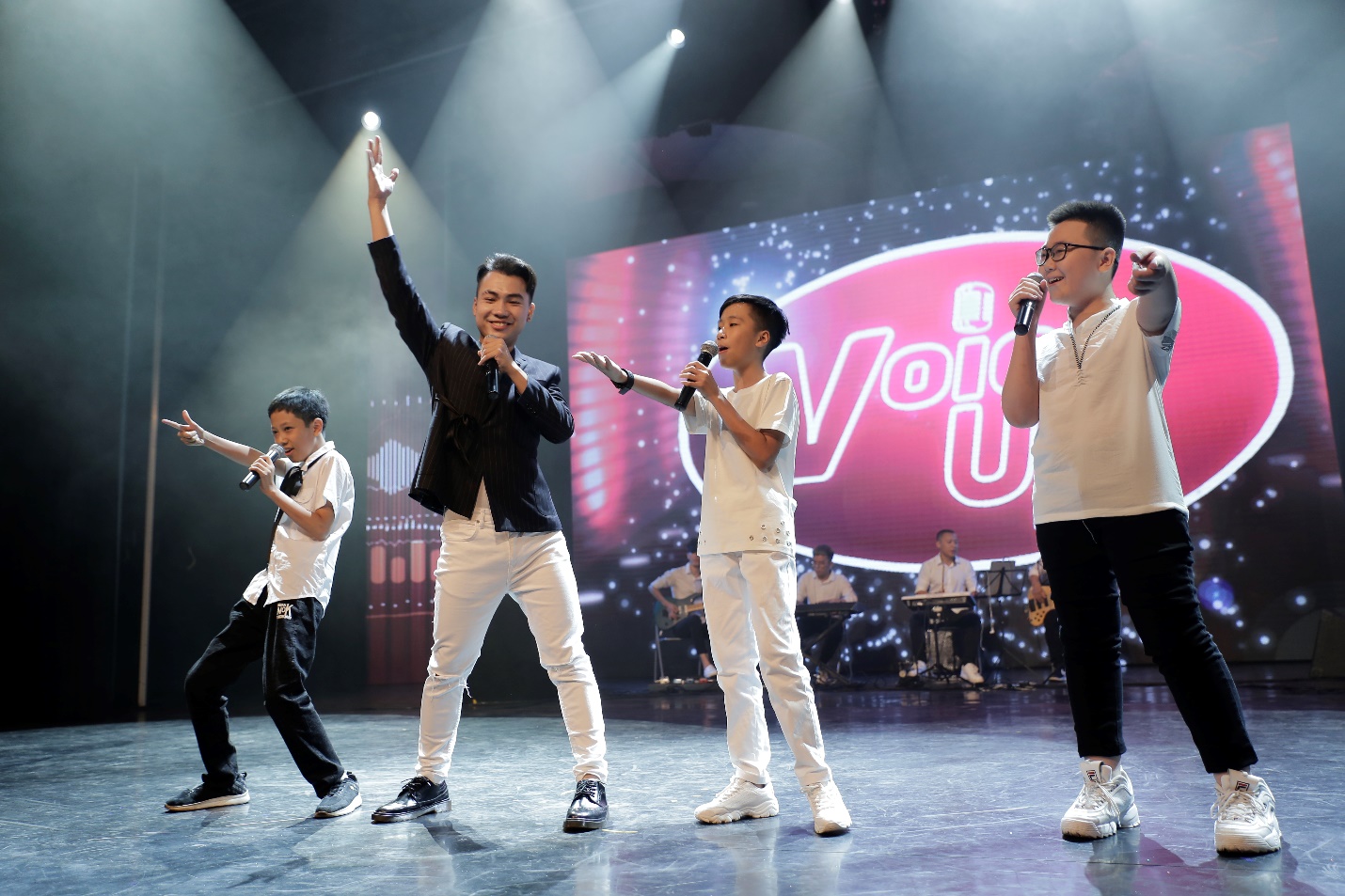 Chung kết Voice Up vỡ oà trong niềm vui khi tìm ra quán quân mùa đầu - Ảnh 5. Chung kết Voice Up vỡ oà trong niềm vui khi tìm ra quán quân mùa đầu - Ảnh 5.