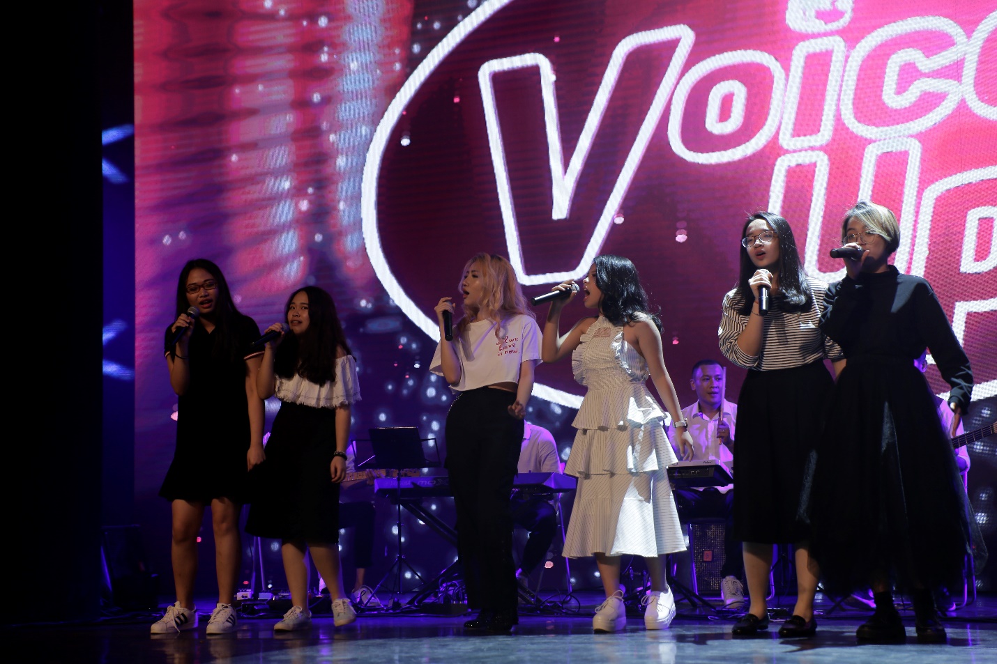 Chung kết Voice Up vỡ oà trong niềm vui khi tìm ra quán quân mùa đầu - Ảnh 7. Chung kết Voice Up vỡ oà trong niềm vui khi tìm ra quán quân mùa đầu - Ảnh 7.