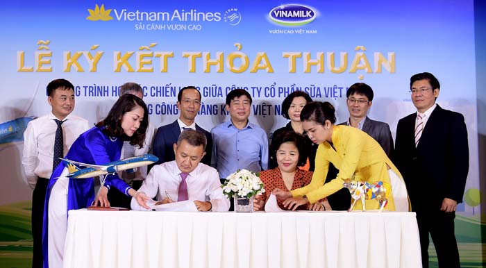 Vietnam Airlines và Vinamilk ký kết hợp tác chiến lược - Ảnh 3. Vietnam Airlines và Vinamilk ký kết hợp tác chiến lược - Ảnh 3.
