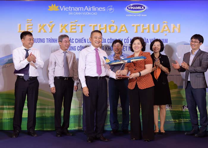 Vietnam Airlines và Vinamilk ký kết hợp tác chiến lược - Ảnh 5. Vietnam Airlines và Vinamilk ký kết hợp tác chiến lược - Ảnh 5.
