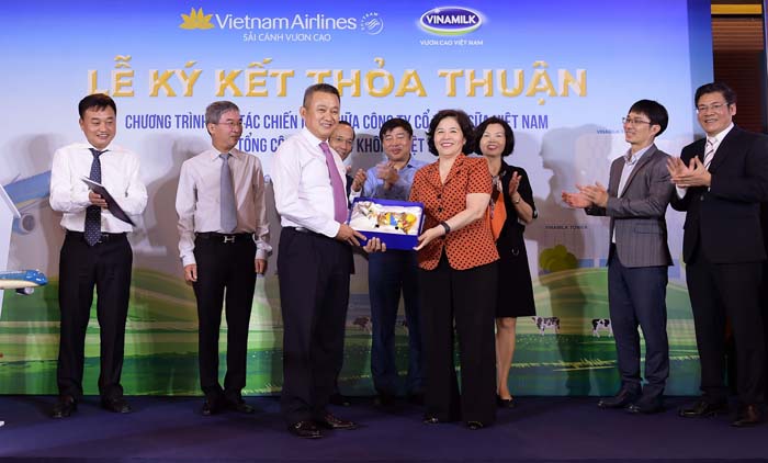 Vietnam Airlines và Vinamilk ký kết hợp tác chiến lược - Ảnh 6. Vietnam Airlines và Vinamilk ký kết hợp tác chiến lược - Ảnh 6.