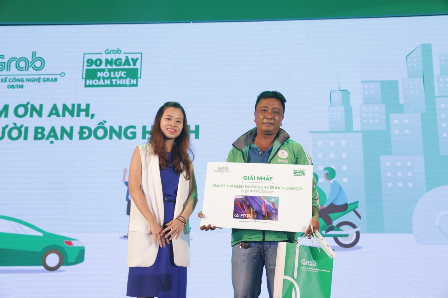 Hàng nghìn tài xế quy tụ tại ngày hội tài xế công nghệ Grab - Ảnh 9. Hàng nghìn tài xế quy tụ tại ngày hội tài xế công nghệ Grab - Ảnh 9.