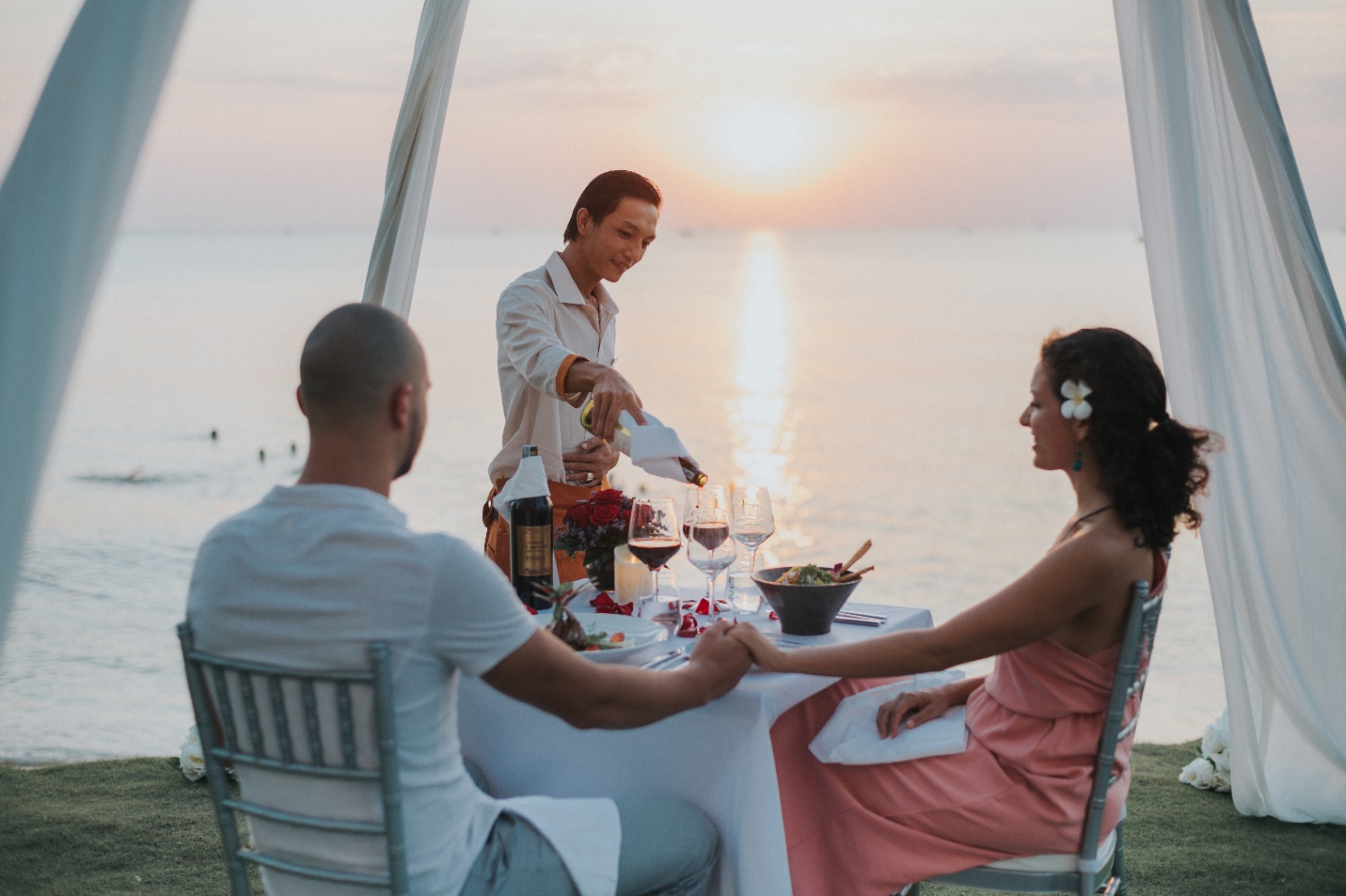 Cao Thiên Trang, Ali Hoàng Dương và loạt sao Việt cùng check-in ngắm hoàng hôn cực đẹp tại Phú Quốc - Ảnh 10. Cao Thiên Trang, Ali Hoàng Dương và loạt sao Việt cùng check-in ngắm hoàng hôn cực đẹp tại Phú Quốc - Ảnh 10.