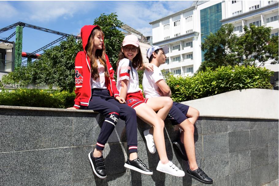 Nếu bạn thích sneaker? Hãy cứ mang sneaker! - Ảnh 1. Nếu bạn thích sneaker? Hãy cứ mang sneaker! - Ảnh 1.