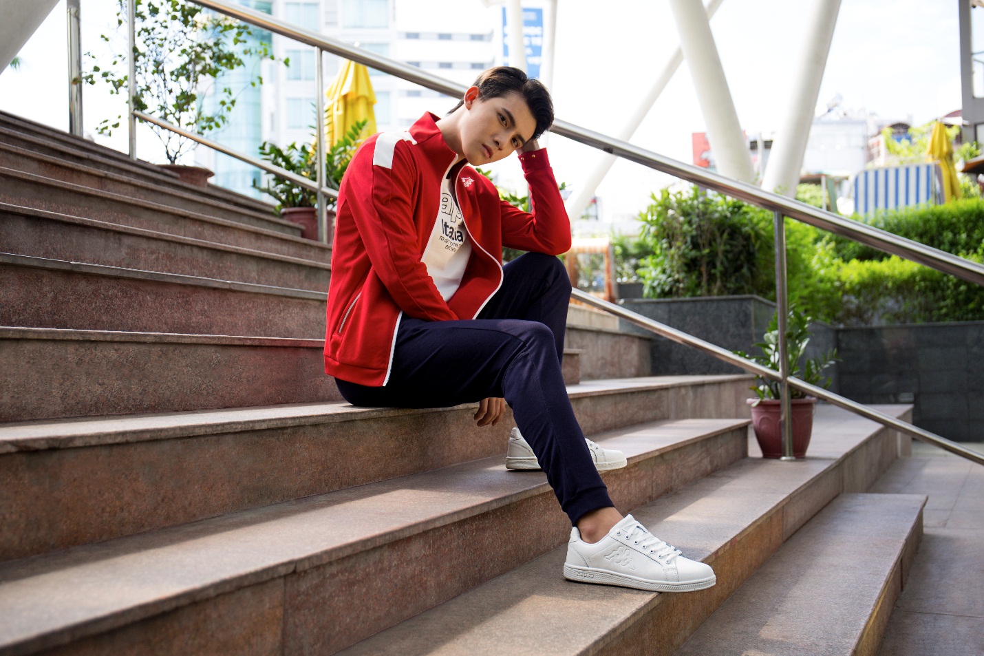 Nếu bạn thích sneaker? Hãy cứ mang sneaker! - Ảnh 5. Nếu bạn thích sneaker? Hãy cứ mang sneaker! - Ảnh 5.