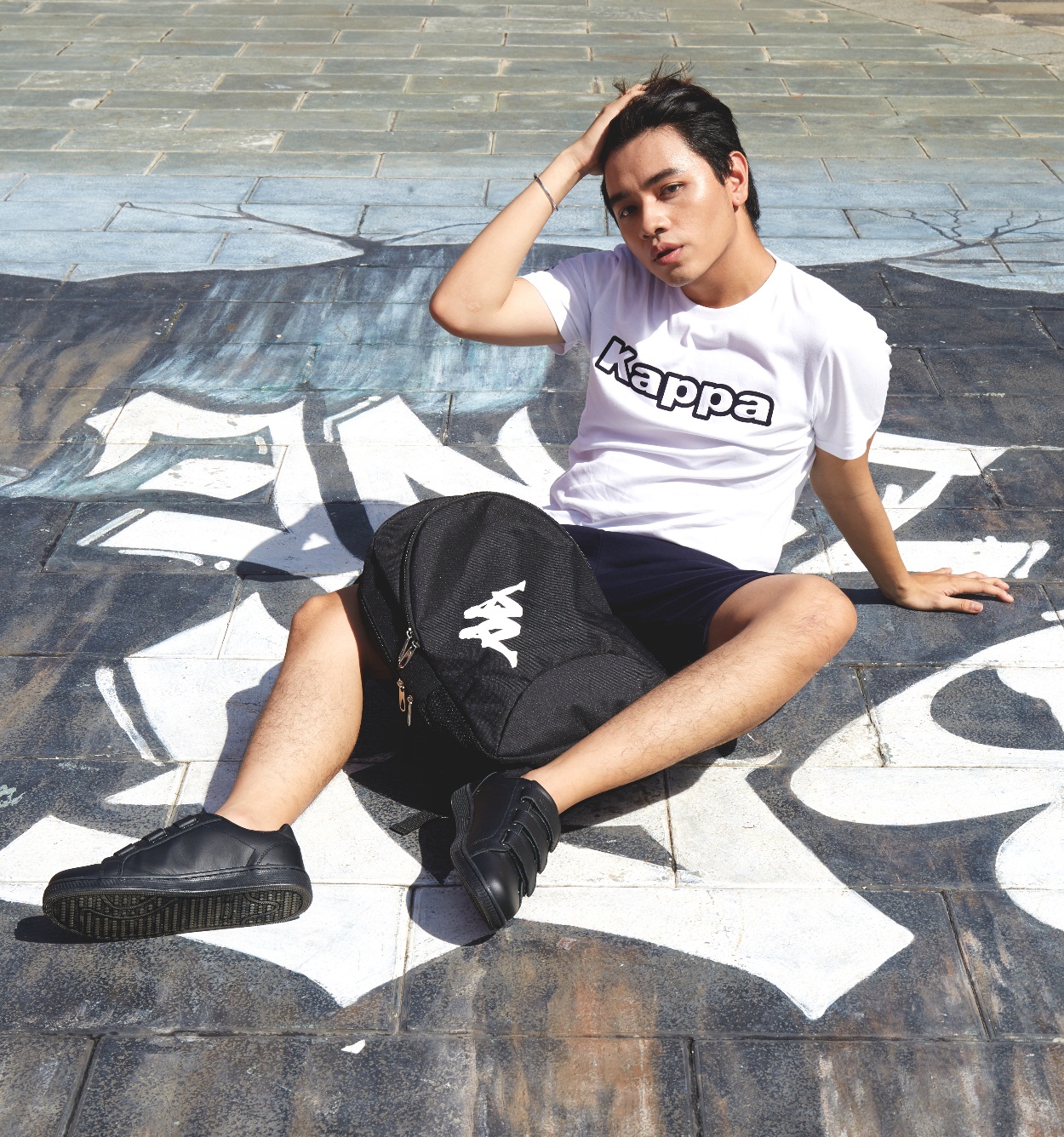 Nếu bạn thích sneaker? Hãy cứ mang sneaker! - Ảnh 6. Nếu bạn thích sneaker? Hãy cứ mang sneaker! - Ảnh 6.