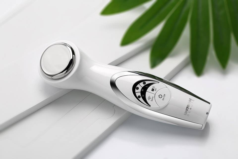 Lifetrons UI-100 - Lời giải cho nỗi niềm “chăm sóc da mãi mà vẫn chưa đẹp” của chị em bấy lâu nay - Ảnh 1. Lifetrons UI-100 - Lời giải cho nỗi niềm “chăm sóc da mãi mà vẫn chưa đẹp” của chị em bấy lâu nay - Ảnh 1.