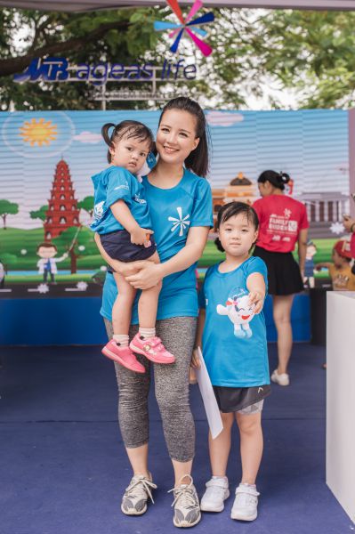 Hà Nội: Nhiều gia đình trẻ hào hứng tham gia giải chạy bộ bán chuyên - Ảnh 1. Hà Nội: Nhiều gia đình trẻ hào hứng tham gia giải chạy bộ bán chuyên - Ảnh 1.