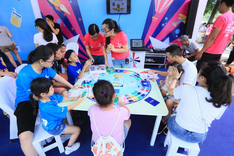 Hà Nội: Nhiều gia đình trẻ hào hứng tham gia giải chạy bộ bán chuyên - Ảnh 10. Hà Nội: Nhiều gia đình trẻ hào hứng tham gia giải chạy bộ bán chuyên - Ảnh 10.