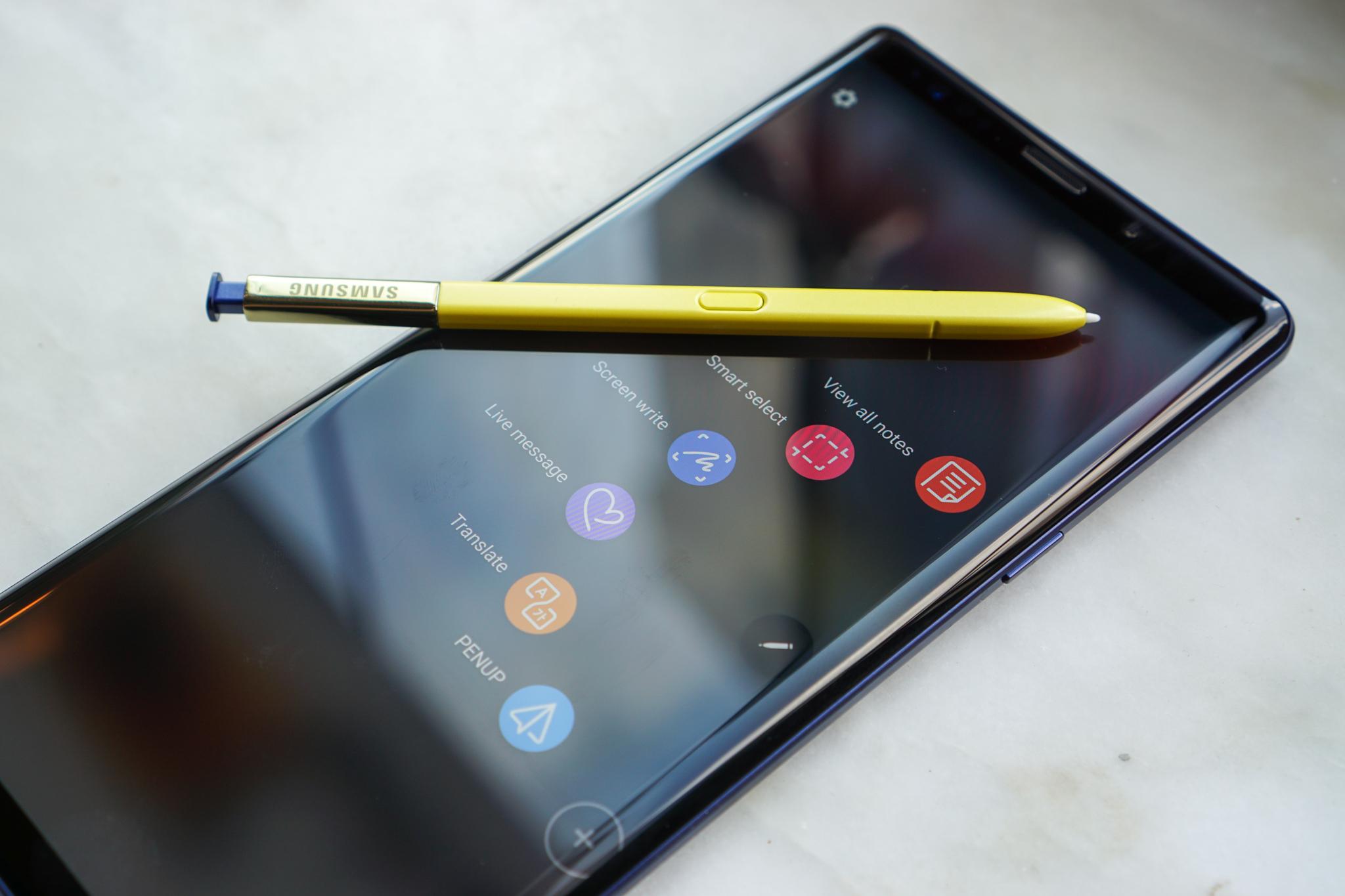 Galaxy Note9 tiếp tục là “kẻ ngáng đường cho các đối thủ muốn xưng vương trong làng smartphone - Ảnh 5. Galaxy Note9 tiếp tục là “kẻ ngáng đường cho các đối thủ muốn xưng vương trong làng smartphone - Ảnh 5.