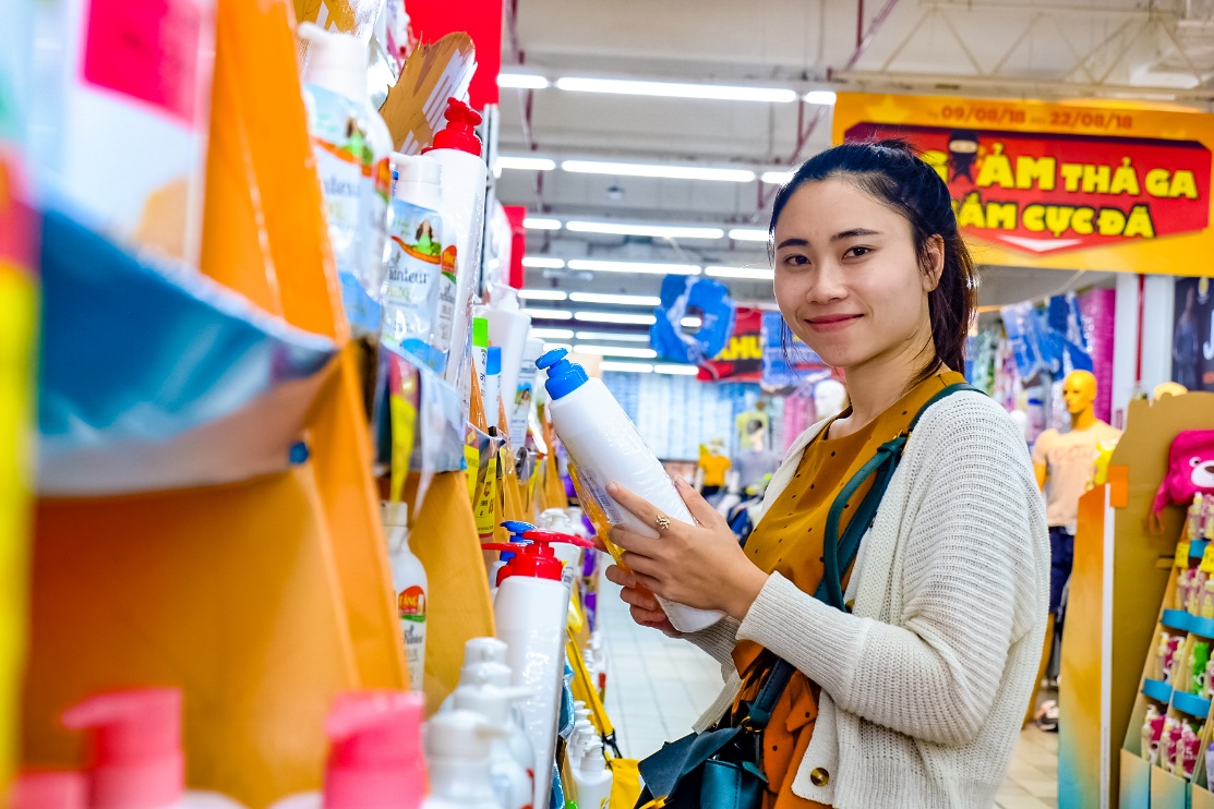 Siêu thị BigC hút khách trong cả ngày thường, nhờ sức nóng của “Beauty Fair mùa yêu” - Ảnh 8. Siêu thị BigC hút khách trong cả ngày thường, nhờ sức nóng của “Beauty Fair mùa yêu” - Ảnh 8.