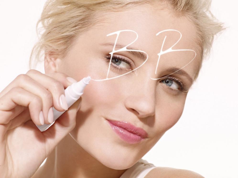 BB, CC Cream từng là trend nhưng bạn có biết loại kem nền này đang được “sủng ái” trở lại? - Ảnh 1. BB, CC Cream từng là trend nhưng bạn có biết loại kem nền này đang được “sủng ái” trở lại? - Ảnh 1.