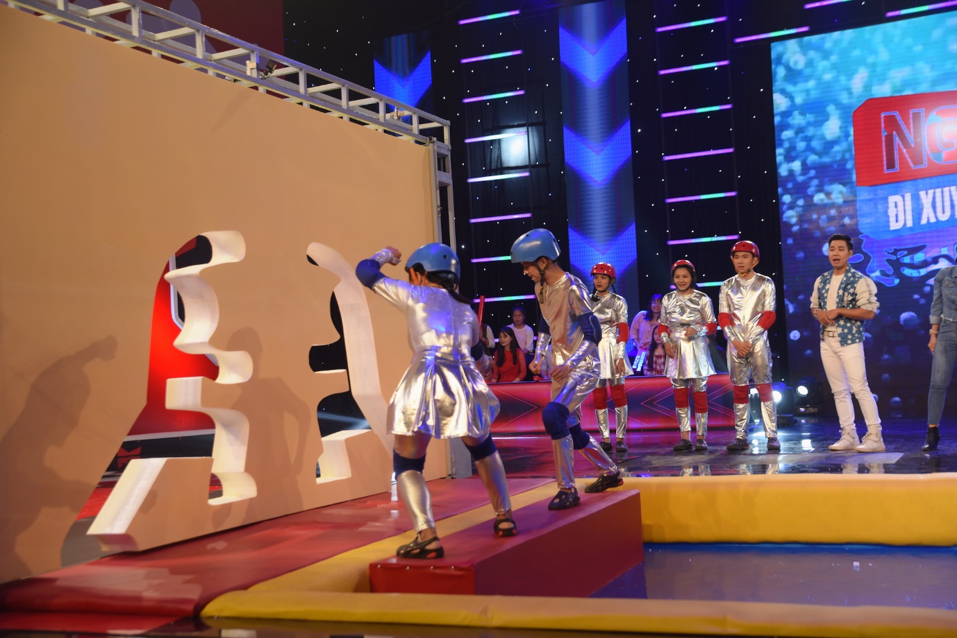 Người Đi Xuyên Tường: 4 mùa thi đấu và những khác biệt - Ảnh 2. Người Đi Xuyên Tường: 4 mùa thi đấu và những khác biệt - Ảnh 2.