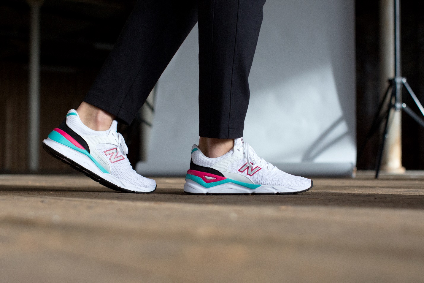 247v2 chưa hạ nhiệt, New Balance lại tiếp tục trình làng siêu phẩm hoàn toàn mới mang tên X-90 - Ảnh 5. 247v2 chưa hạ nhiệt, New Balance lại tiếp tục trình làng siêu phẩm hoàn toàn mới mang tên X-90 - Ảnh 5.