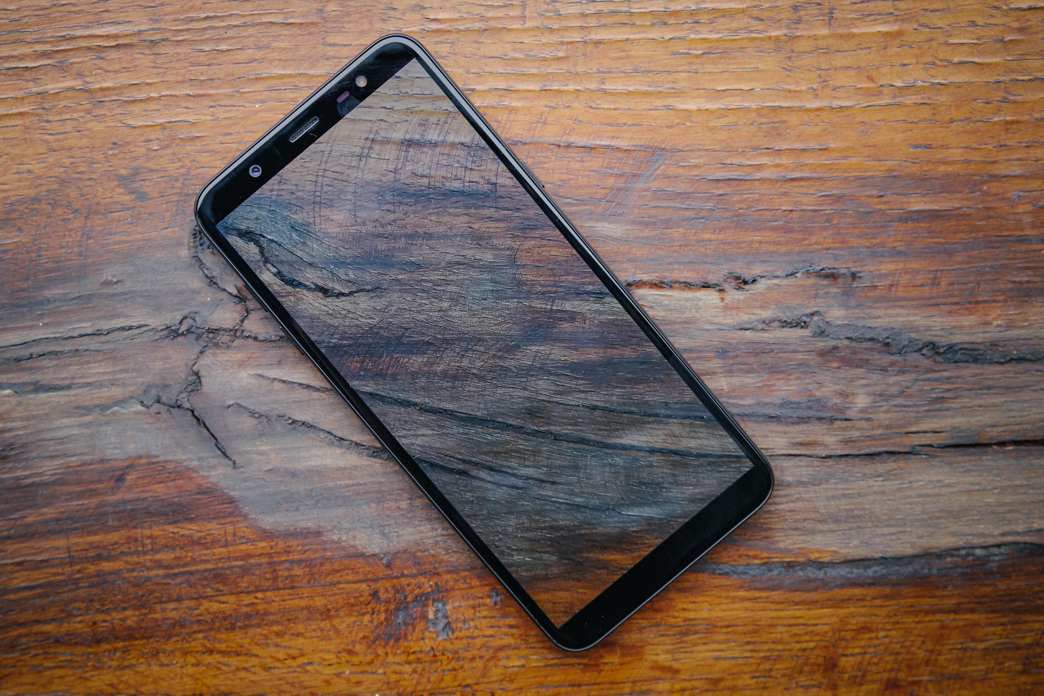 Smartphone tầm trung đã thay đổi thế nào chỉ sao 1 năm - Ảnh 3. Smartphone tầm trung đã thay đổi thế nào chỉ sao 1 năm - Ảnh 3.