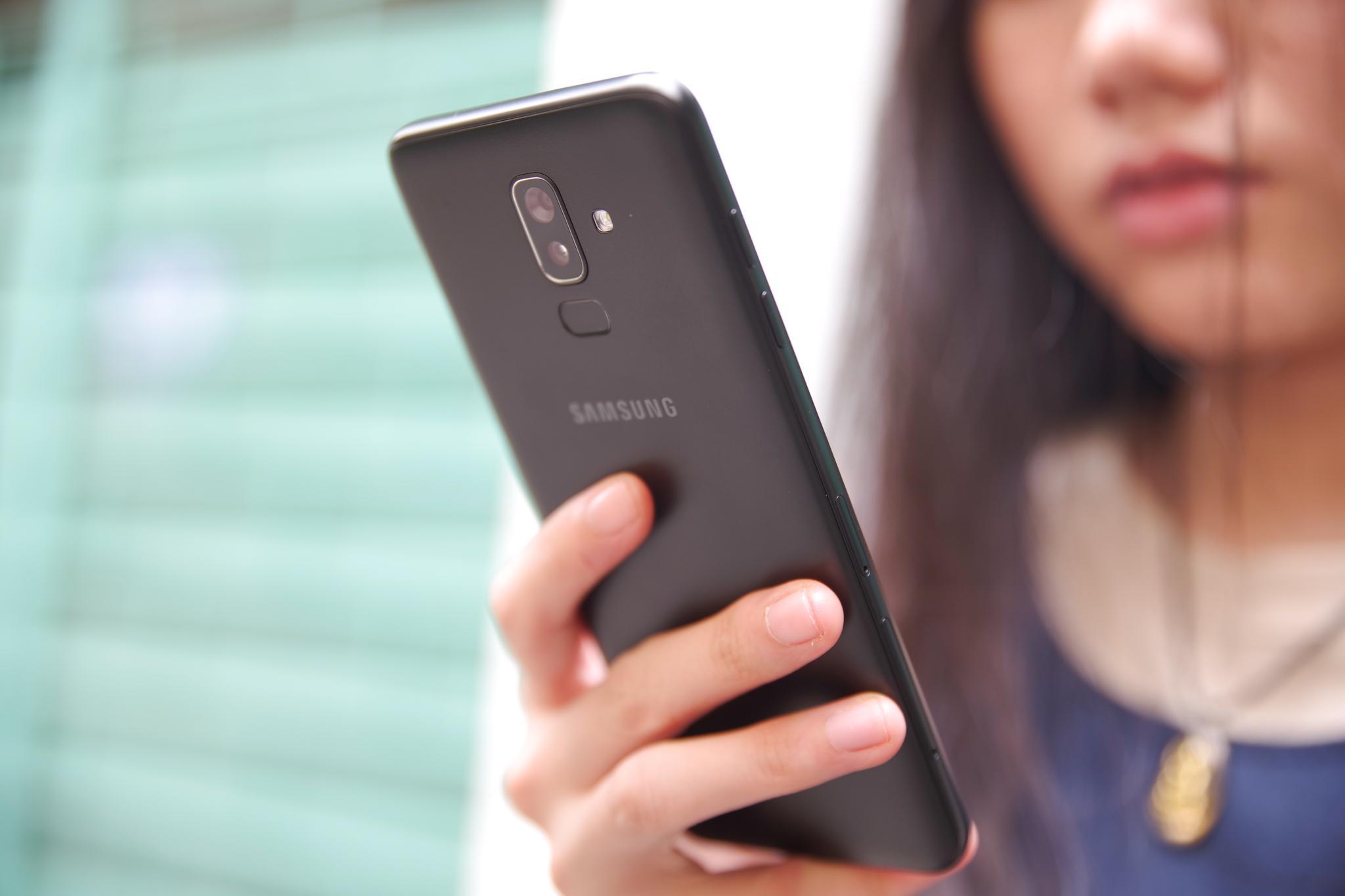 Smartphone tầm trung đã thay đổi thế nào chỉ sao 1 năm - Ảnh 6. Smartphone tầm trung đã thay đổi thế nào chỉ sao 1 năm - Ảnh 6.