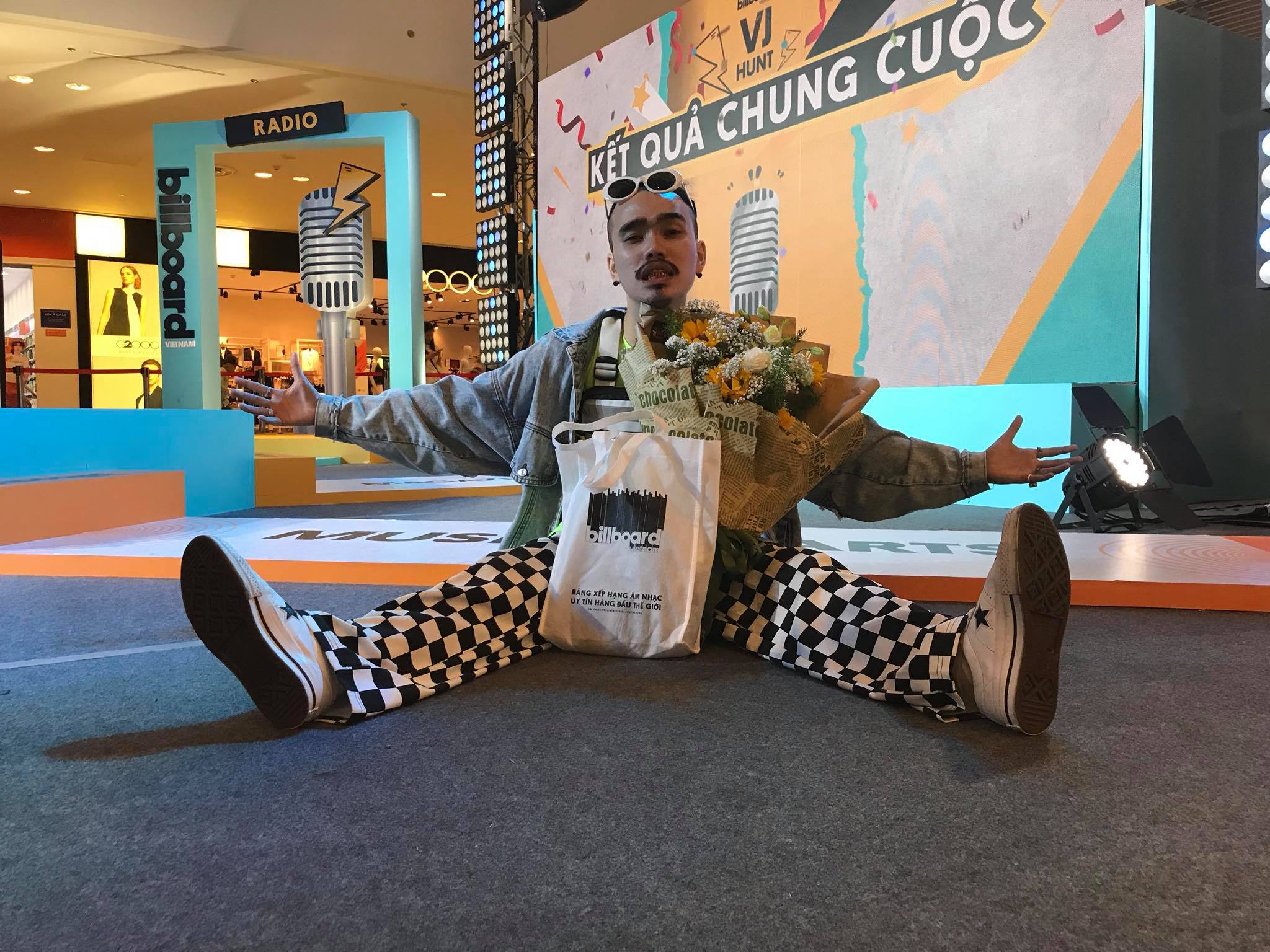Học theo Masta B và Naomi để khẳng định thần thái “One-Star” từ đời thường ra đến điện ảnh - Ảnh 8. Học theo Masta B và Naomi để khẳng định thần thái “One-Star” từ đời thường ra đến điện ảnh - Ảnh 8.