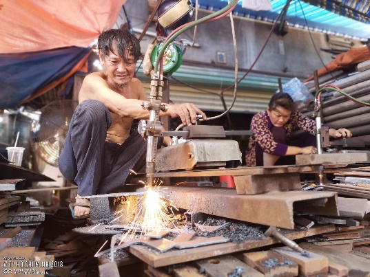Muôn màu cuộc sống mưu sinh qua bộ ảnh “TP.HCM 2018” - Ảnh 2. Muôn màu cuộc sống mưu sinh qua bộ ảnh “TP.HCM 2018” - Ảnh 2.