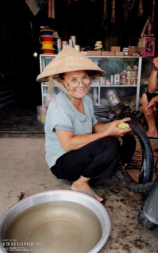 Muôn màu cuộc sống mưu sinh qua bộ ảnh “TP.HCM 2018” - Ảnh 4. Muôn màu cuộc sống mưu sinh qua bộ ảnh “TP.HCM 2018” - Ảnh 4.