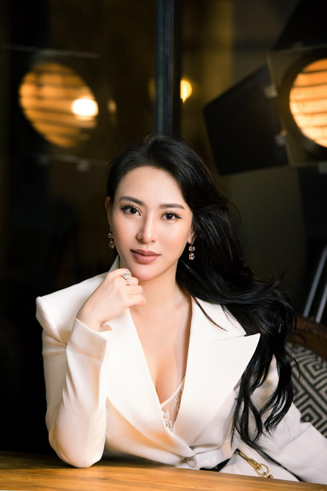 Nghiện làm đẹp, cô gái 9x tiên phong thử nghiệm thẩm mỹ không dao kéo trên chính bản thân mình - Ảnh 3. Nghiện làm đẹp, cô gái 9x tiên phong thử nghiệm thẩm mỹ không dao kéo trên chính bản thân mình - Ảnh 3.