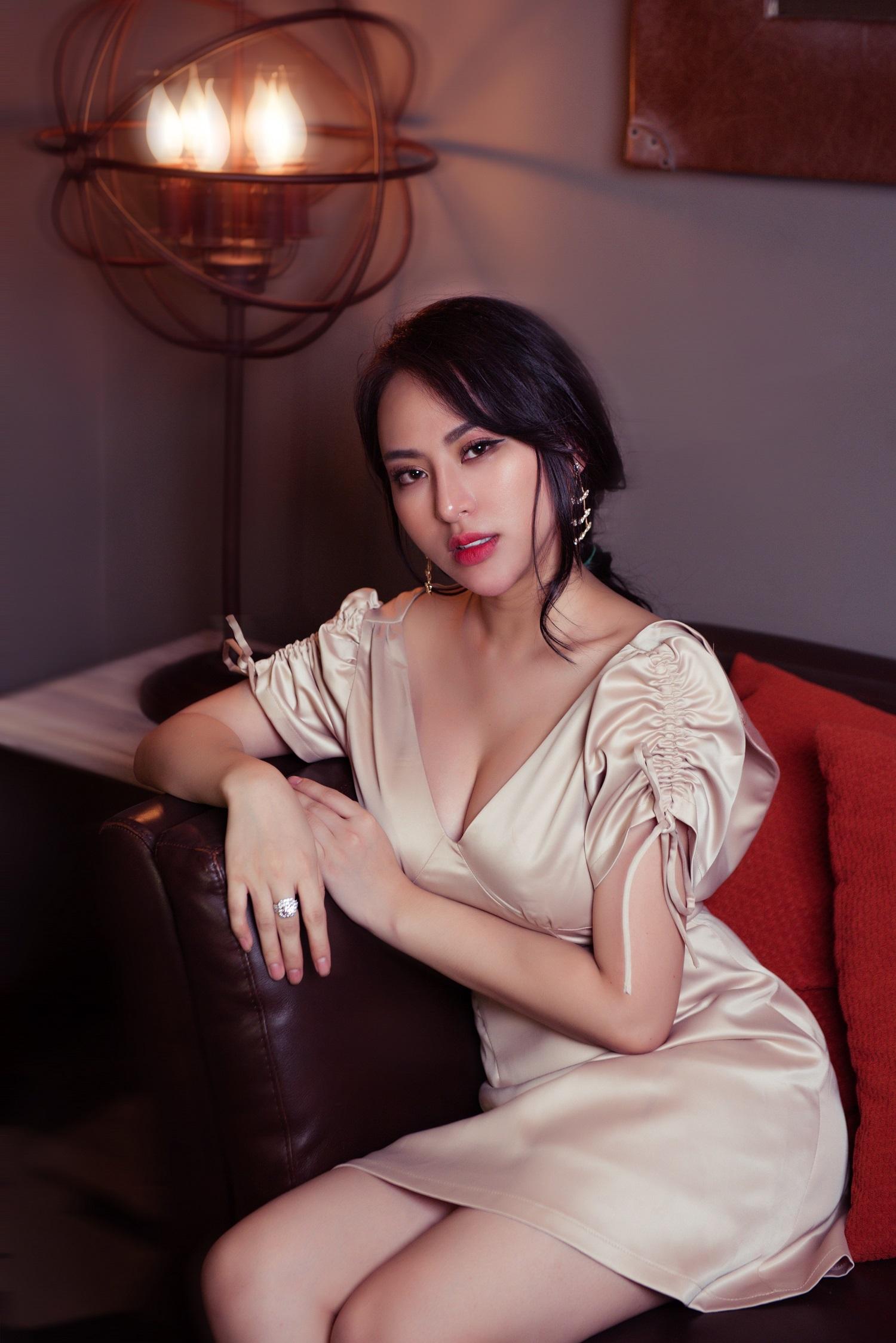Nghiện làm đẹp, cô gái 9x tiên phong thử nghiệm thẩm mỹ không dao kéo trên chính bản thân mình - Ảnh 4. Nghiện làm đẹp, cô gái 9x tiên phong thử nghiệm thẩm mỹ không dao kéo trên chính bản thân mình - Ảnh 4.