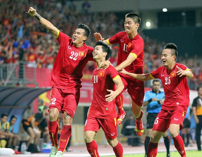 Quốc kỳ Việt Nam khổng lồ tung bay tiếp lửa cho tuyển Olympic tại ASIAD 2018 - Ảnh 2. Quốc kỳ Việt Nam khổng lồ tung bay tiếp lửa cho tuyển Olympic tại ASIAD 2018 - Ảnh 2.