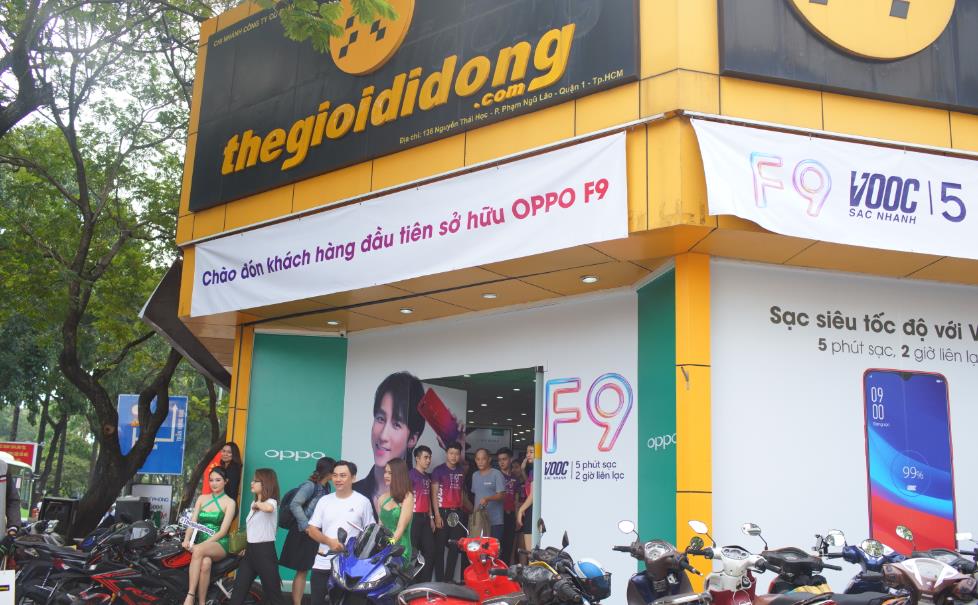 OPPO F9 chứng minh sức hút với 48,000 đơn đặt trước chỉ trong 10 ngày - Ảnh 5. OPPO F9 chứng minh sức hút với 48,000 đơn đặt trước chỉ trong 10 ngày - Ảnh 5.
