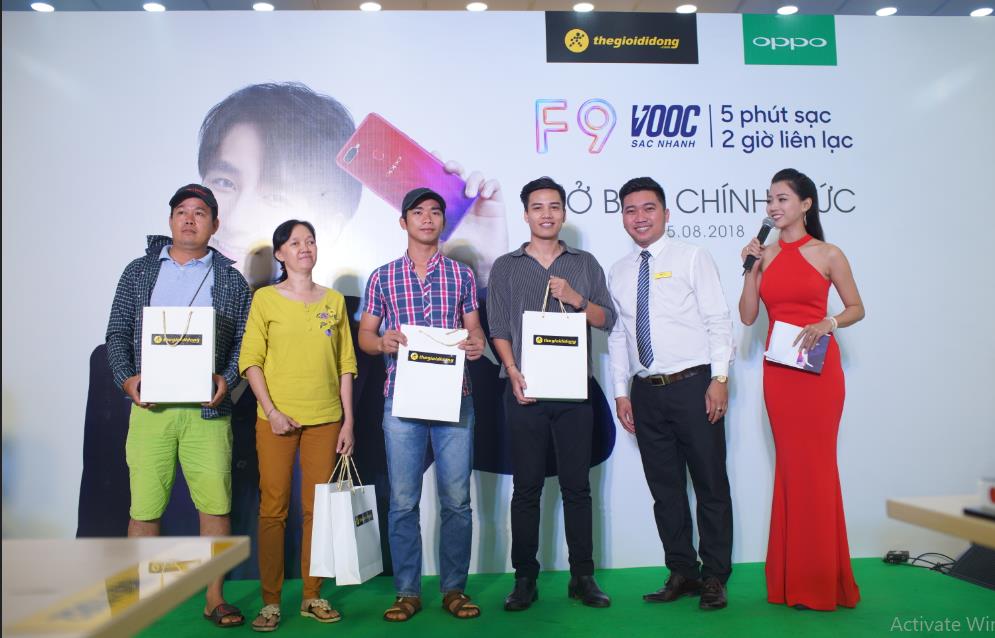 OPPO F9 chứng minh sức hút với 48,000 đơn đặt trước chỉ trong 10 ngày - Ảnh 6. OPPO F9 chứng minh sức hút với 48,000 đơn đặt trước chỉ trong 10 ngày - Ảnh 6.