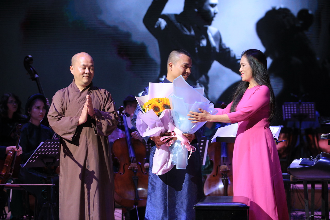 Dàn nhạc giao hưởng triệu view khẳng định đẳng cấp với concert cùng diva Hàn Quốc Sohyang - Ảnh 6. Dàn nhạc giao hưởng triệu view khẳng định đẳng cấp với concert cùng diva Hàn Quốc Sohyang - Ảnh 6.