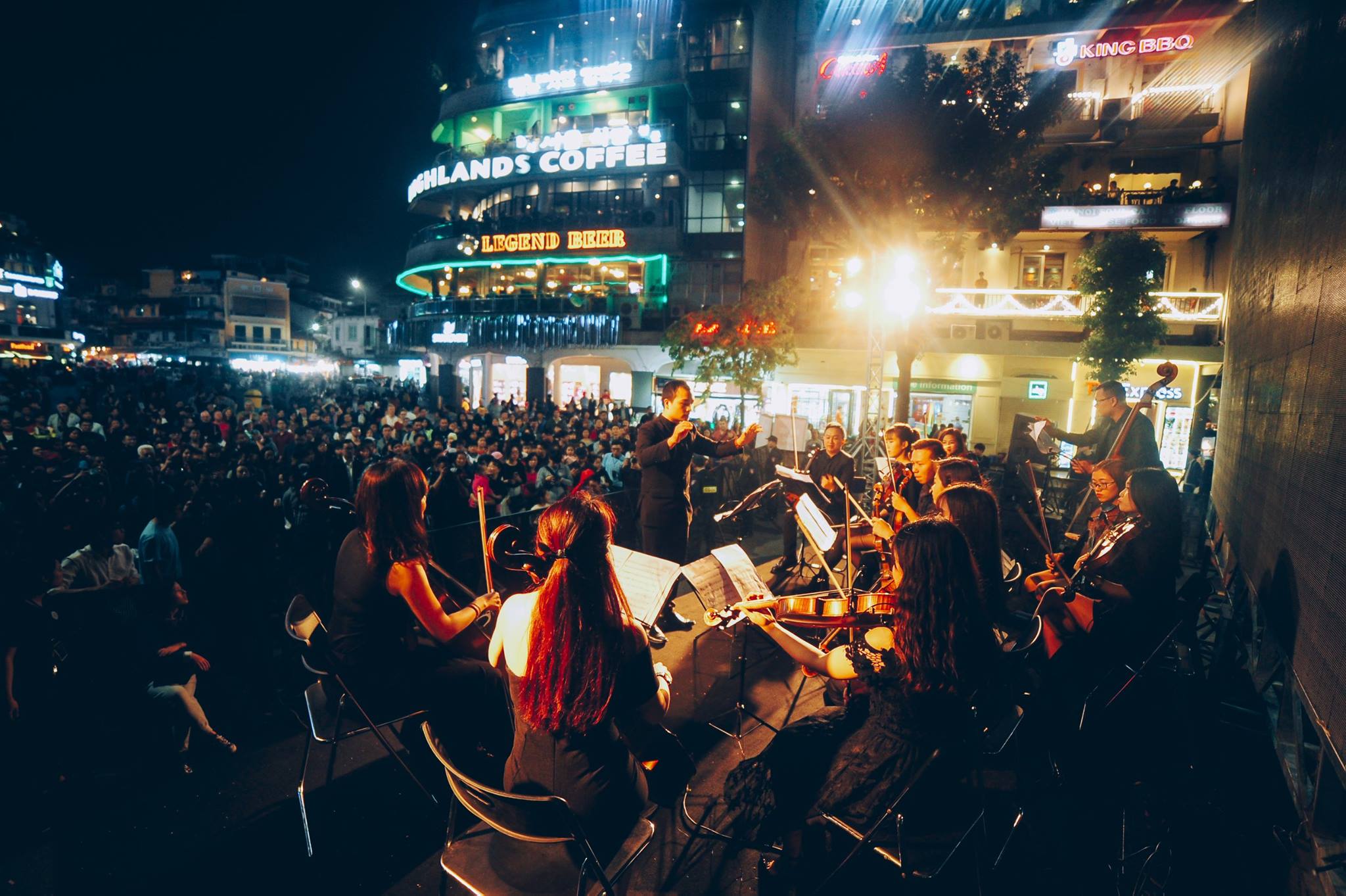 Dàn nhạc giao hưởng triệu view khẳng định đẳng cấp với concert cùng diva Hàn Quốc Sohyang - Ảnh 9. Dàn nhạc giao hưởng triệu view khẳng định đẳng cấp với concert cùng diva Hàn Quốc Sohyang - Ảnh 9.