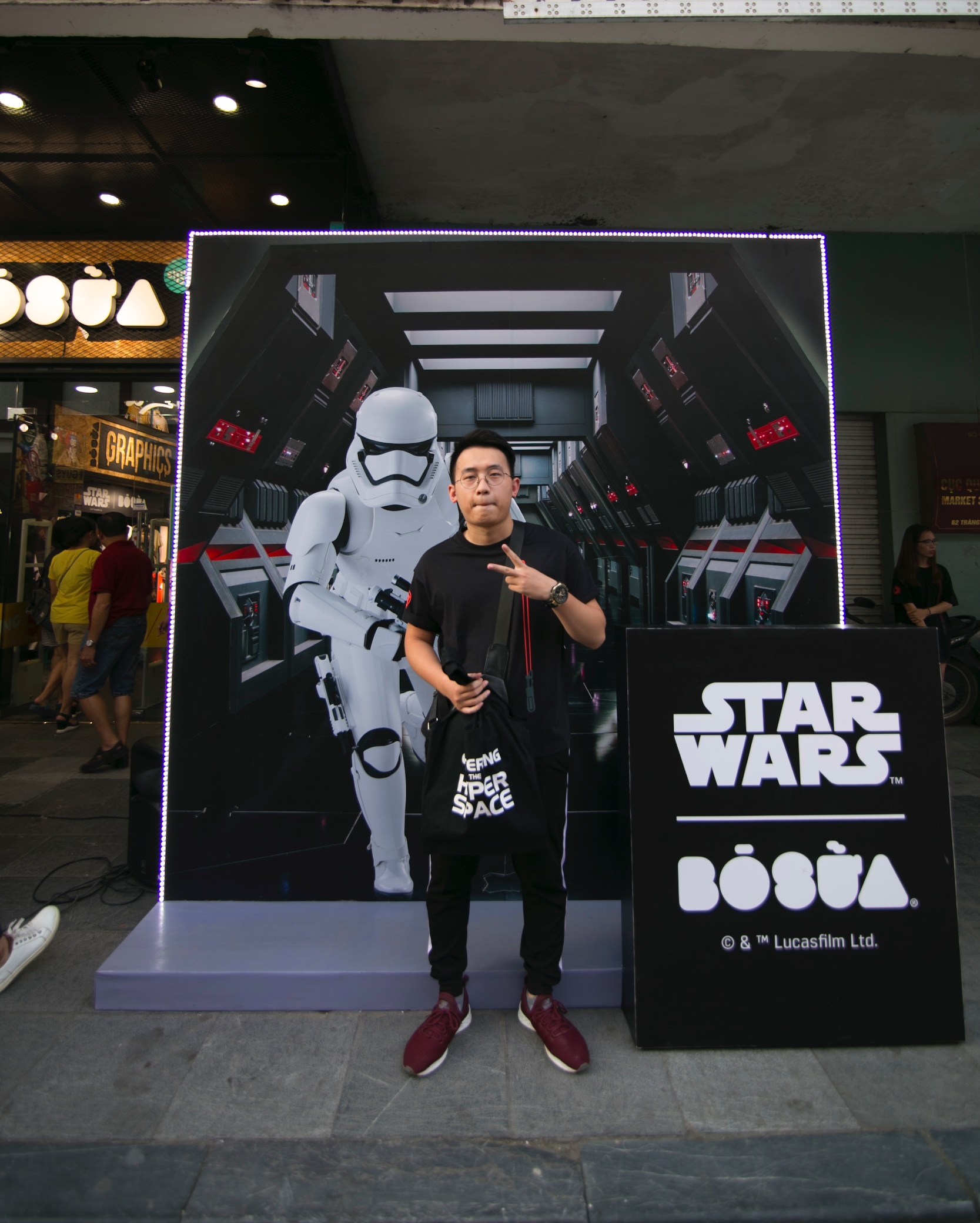 Giới trẻ Hà thành pose hình tươi rói tại sự kiện ra mắt BST Star Wars tiên phong ở Việt Nam - Ảnh 6. Giới trẻ Hà thành pose hình tươi rói tại sự kiện ra mắt BST Star Wars tiên phong ở Việt Nam - Ảnh 6.