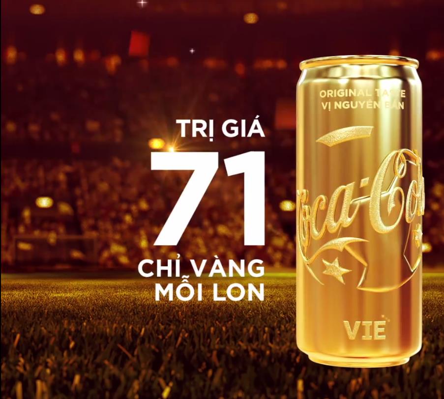 Coca-Cola tiếp lửa cho đội tuyển với lon Việt Nam vô địch bằng vàng - Ảnh 2. Coca-Cola tiếp lửa cho đội tuyển với lon Việt Nam vô địch bằng vàng - Ảnh 2.
