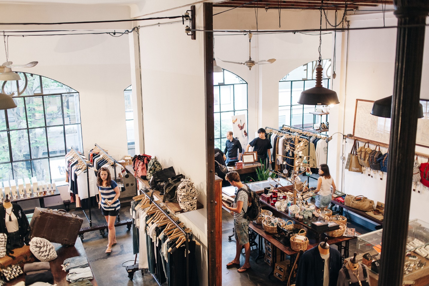 Sài gòn có nhiều quán cà phê nhưng ít có nơi nào có concept store “độc lạ” như L’Usine - Ảnh 3. Sài gòn có nhiều quán cà phê nhưng ít có nơi nào có concept store “độc lạ” như L’Usine - Ảnh 3.