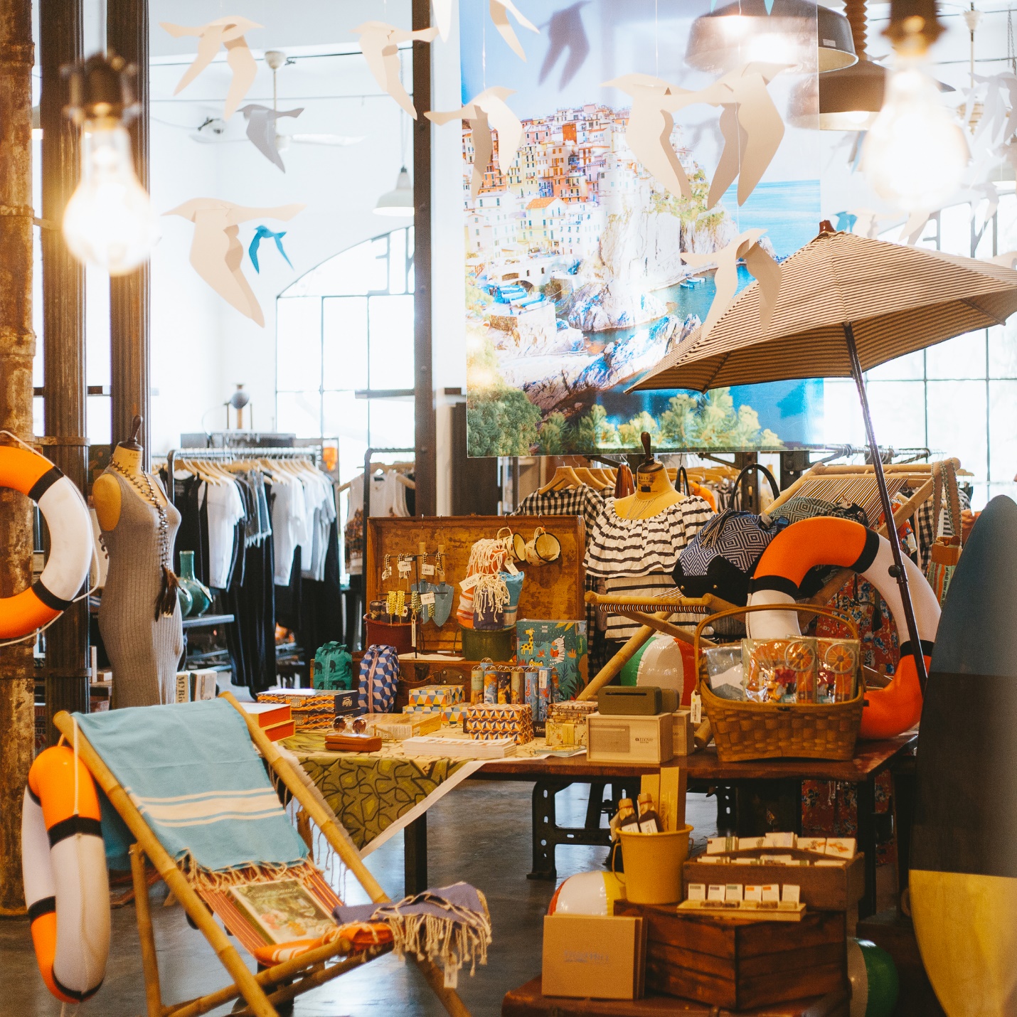 Sài gòn có nhiều quán cà phê nhưng ít có nơi nào có concept store “độc lạ” như L’Usine - Ảnh 4. Sài gòn có nhiều quán cà phê nhưng ít có nơi nào có concept store “độc lạ” như L’Usine - Ảnh 4.