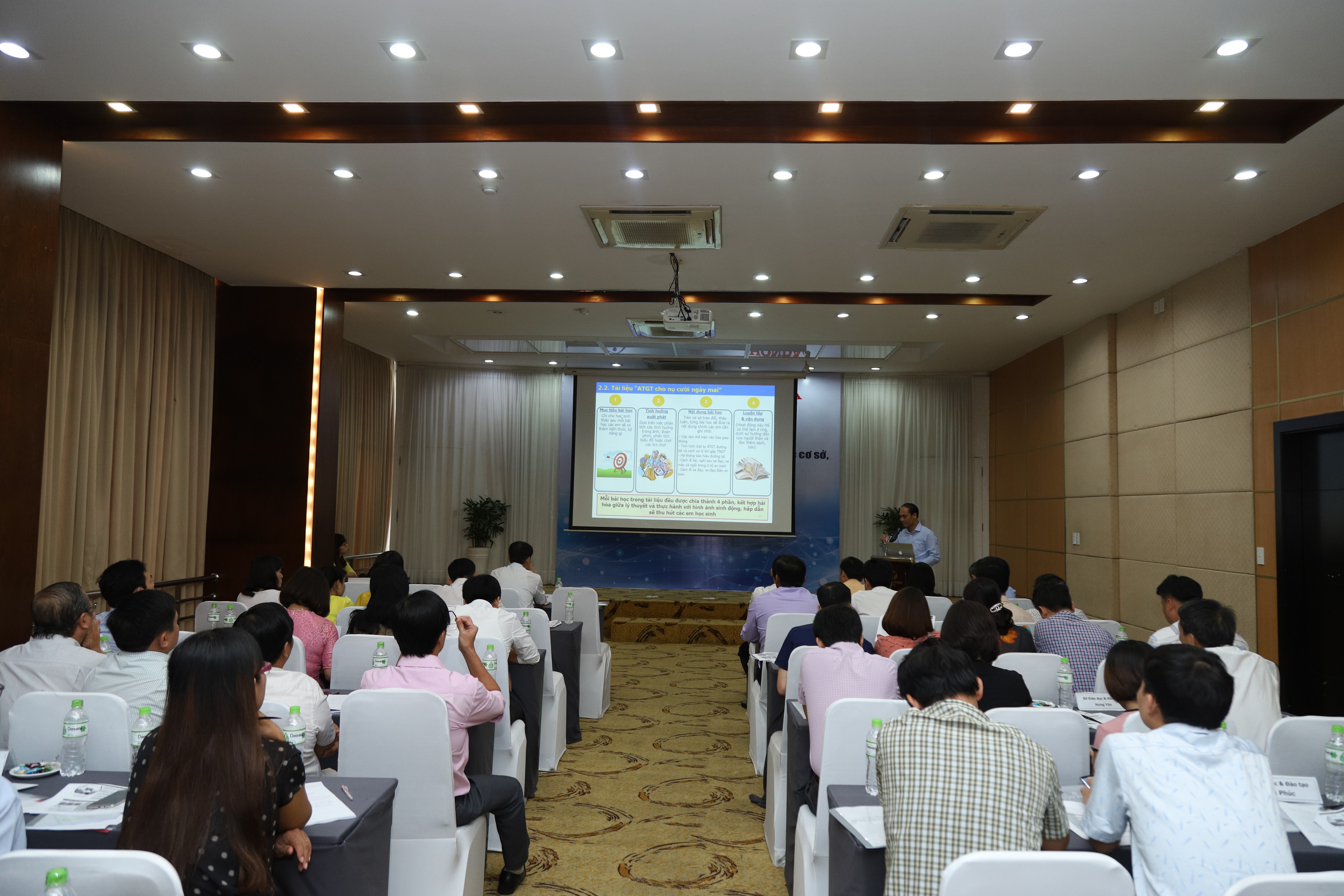Khởi động chương trình giáo dục “An toàn giao thông cho nụ cười ngày mai” năm học 2018-2019 - Ảnh 3. Khởi động chương trình giáo dục “An toàn giao thông cho nụ cười ngày mai” năm học 2018-2019 - Ảnh 3.