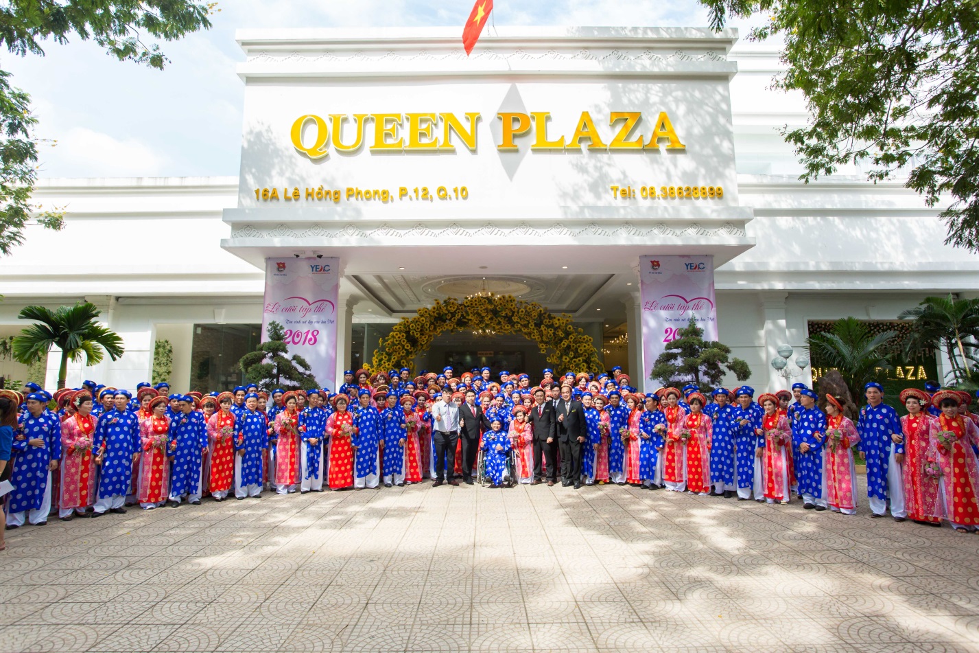 Ngày Quốc khánh ý nghĩa của 100 cặp đôi tại Queen Plaza - Ảnh 1. Ngày Quốc khánh ý nghĩa của 100 cặp đôi tại Queen Plaza - Ảnh 1.