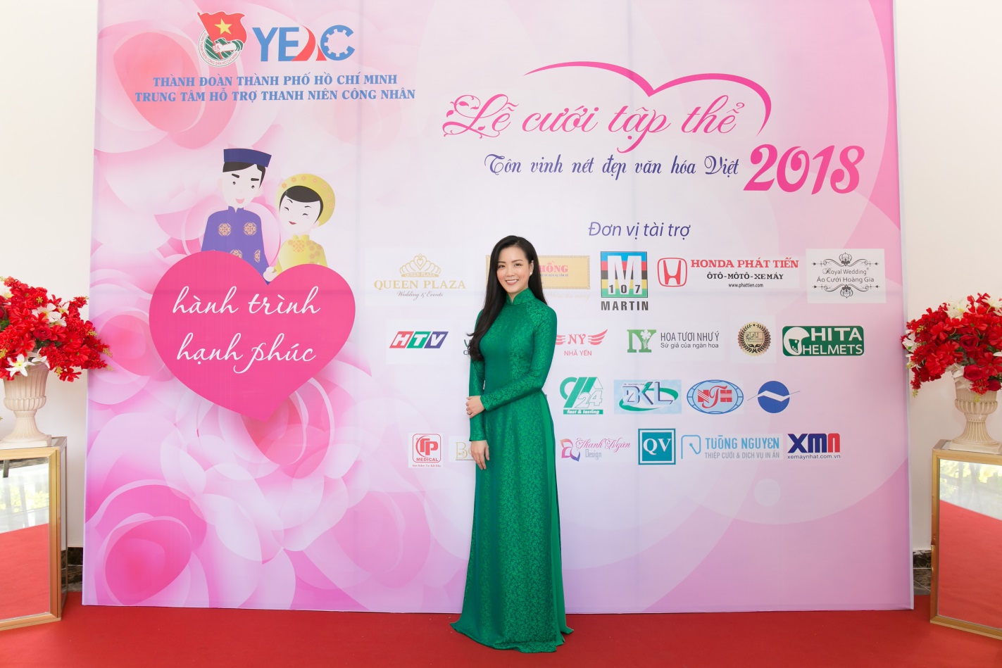 Ngày Quốc khánh ý nghĩa của 100 cặp đôi tại Queen Plaza - Ảnh 4. Ngày Quốc khánh ý nghĩa của 100 cặp đôi tại Queen Plaza - Ảnh 4.