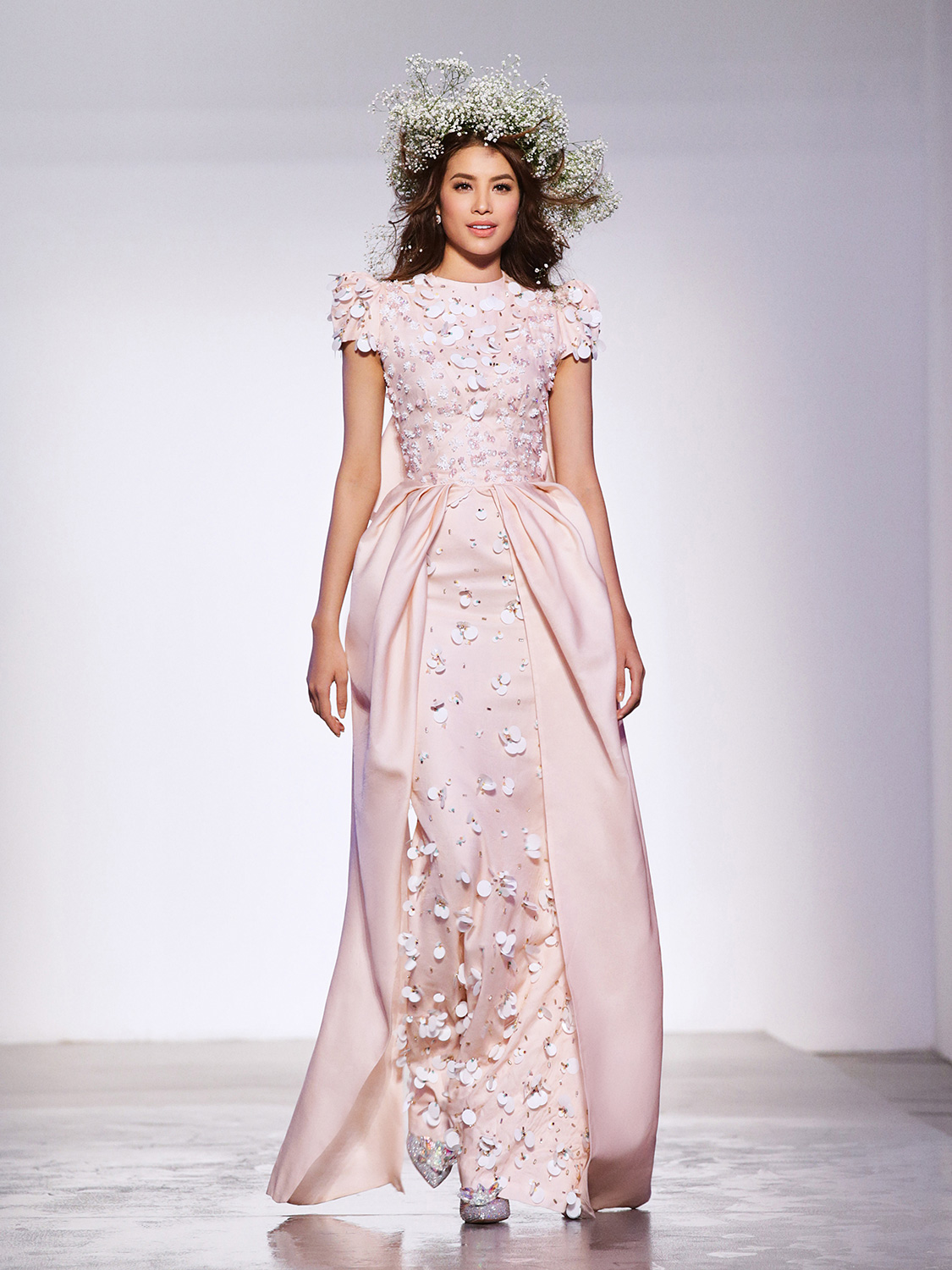 Phương My vinh dự là NTK Việt Nam đầu tiên mở màn Vancouver Fashion Week tại Canada - Ảnh 3. Phương My vinh dự là NTK Việt Nam đầu tiên mở màn Vancouver Fashion Week tại Canada - Ảnh 3.