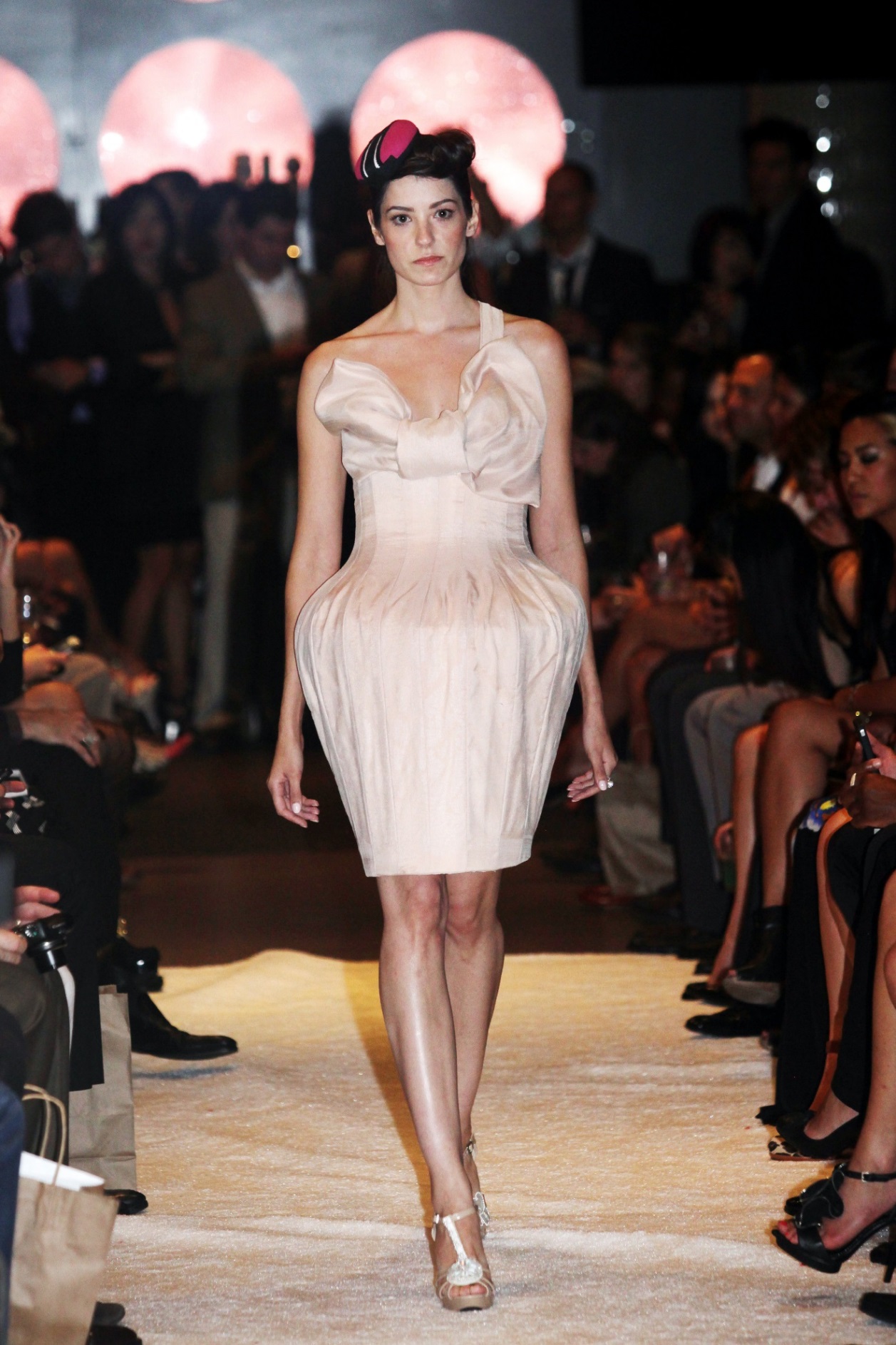 Phương My vinh dự là NTK Việt Nam đầu tiên mở màn Vancouver Fashion Week tại Canada - Ảnh 10. Phương My vinh dự là NTK Việt Nam đầu tiên mở màn Vancouver Fashion Week tại Canada - Ảnh 10.