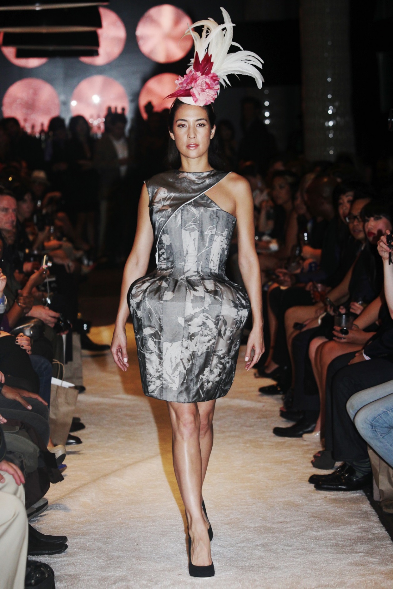 Phương My vinh dự là NTK Việt Nam đầu tiên mở màn Vancouver Fashion Week tại Canada - Ảnh 11. Phương My vinh dự là NTK Việt Nam đầu tiên mở màn Vancouver Fashion Week tại Canada - Ảnh 11.