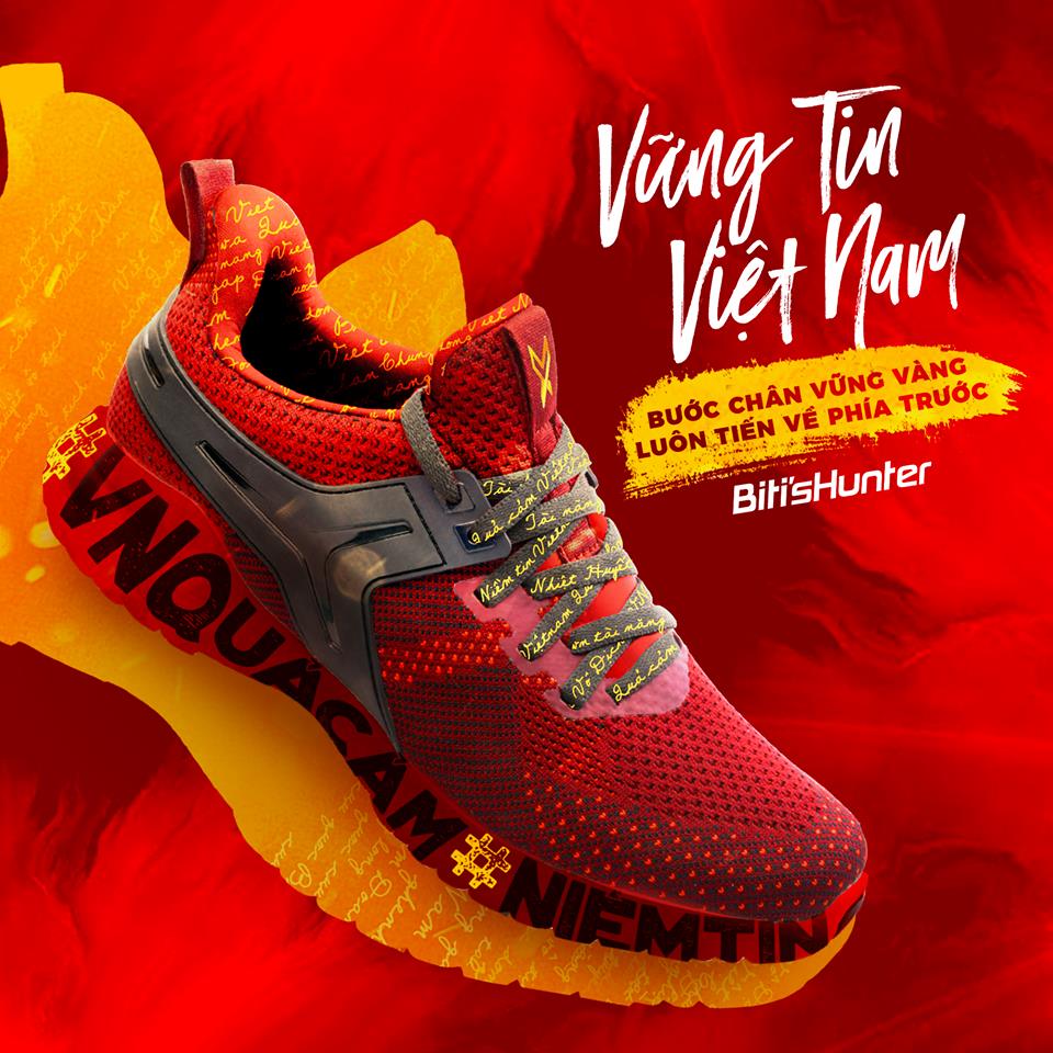 Bên lề Asiad 2018: Đội tuyển Việt Nam bất ngờ là niềm cảm hứng cho phiên bản giày giới hạn #theREDpride - Ảnh 2. Bên lề Asiad 2018: Đội tuyển Việt Nam bất ngờ là niềm cảm hứng cho phiên bản giày giới hạn #theREDpride - Ảnh 2.