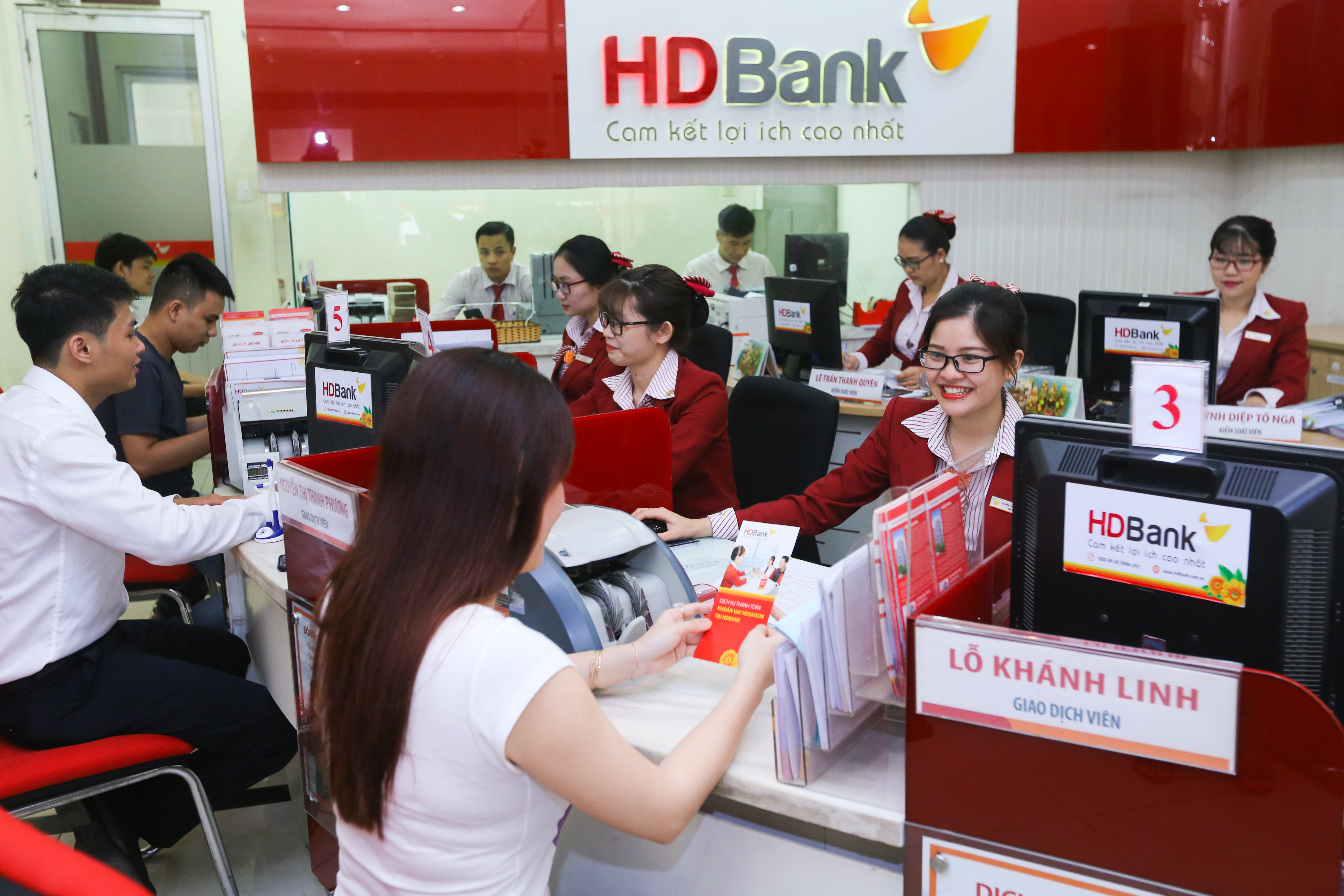 Tặng thêm 0,7%/năm cho khách hàng gửi tiền tại các điểm mới khai trương - Ảnh 2. Tặng thêm 0,7%/năm cho khách hàng gửi tiền tại các điểm mới khai trương - Ảnh 2.