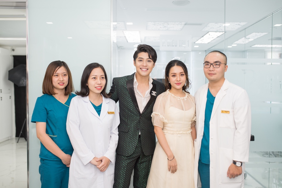 Fan Hà Nội đội mưa xếp hàng cổ vũ hết mình cho Noo Phước Thịnh - Ảnh 5. Fan Hà Nội đội mưa xếp hàng cổ vũ hết mình cho Noo Phước Thịnh - Ảnh 5.