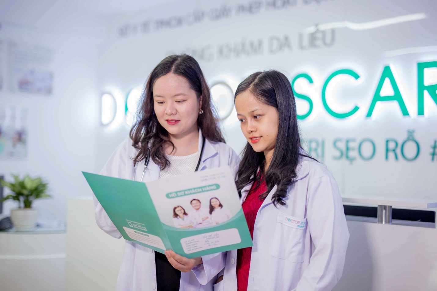 Khi doanh nghiệp và bác sĩ da liễu cùng đồng hành với người điều trị - Ảnh 4. Khi doanh nghiệp và bác sĩ da liễu cùng đồng hành với người điều trị - Ảnh 4.