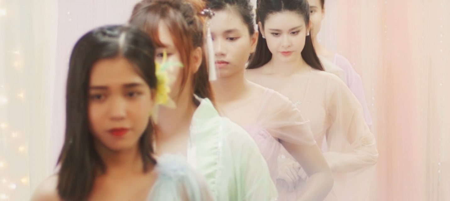 Trương Quỳnh Anh tiếp tục hóa mỹ nhân cổ trang trong MV mới - Ảnh 2. Trương Quỳnh Anh tiếp tục hóa mỹ nhân cổ trang trong MV mới - Ảnh 2.