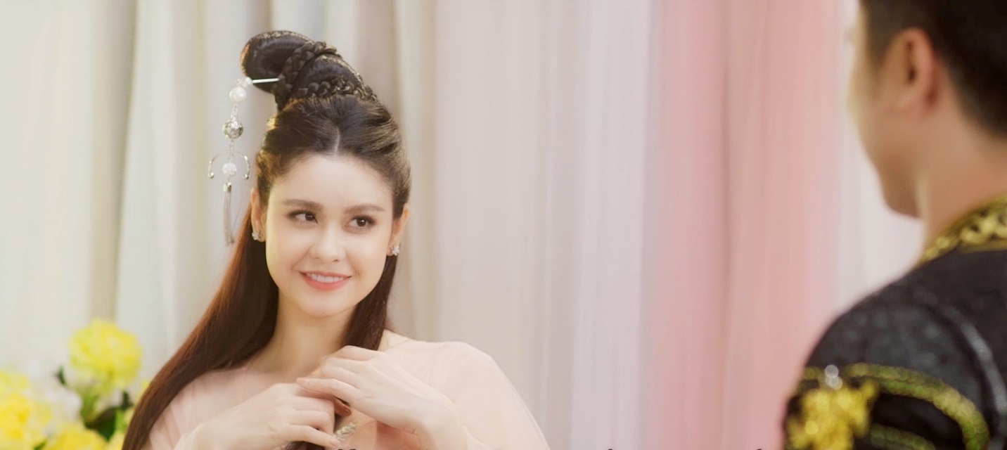 Trương Quỳnh Anh tiếp tục hóa mỹ nhân cổ trang trong MV mới - Ảnh 3. Trương Quỳnh Anh tiếp tục hóa mỹ nhân cổ trang trong MV mới - Ảnh 3.