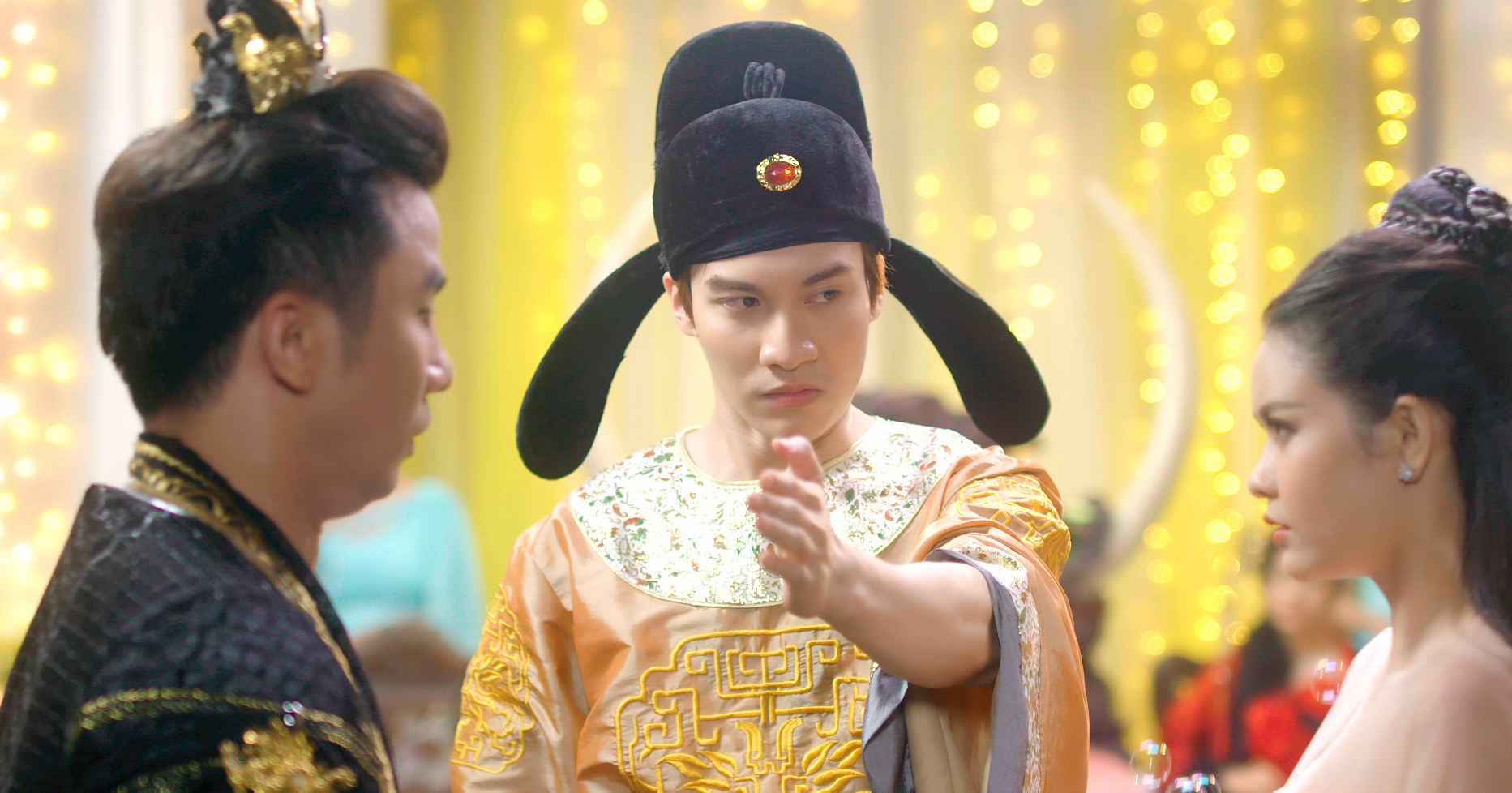 Trương Quỳnh Anh tiếp tục hóa mỹ nhân cổ trang trong MV mới - Ảnh 4. Trương Quỳnh Anh tiếp tục hóa mỹ nhân cổ trang trong MV mới - Ảnh 4.