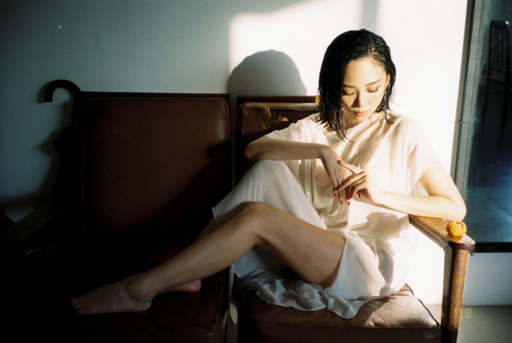 Tung teaser cách nhau chỉ vài ngày, phải chăng Đông Nhi và Noo Phước Thịnh sắp đứng chung sân khấu? - Ảnh 9. Tung teaser cách nhau chỉ vài ngày, phải chăng Đông Nhi và Noo Phước Thịnh sắp đứng chung sân khấu? - Ảnh 9.