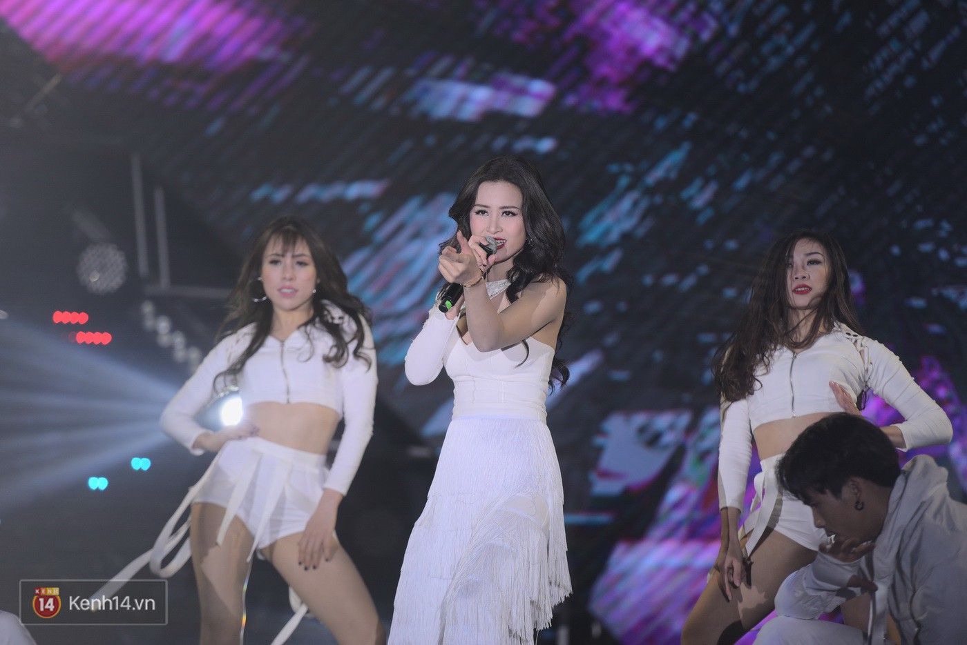 Tung teaser cách nhau chỉ vài ngày, phải chăng Đông Nhi và Noo Phước Thịnh sắp đứng chung sân khấu? - Ảnh 13. Tung teaser cách nhau chỉ vài ngày, phải chăng Đông Nhi và Noo Phước Thịnh sắp đứng chung sân khấu? - Ảnh 13.