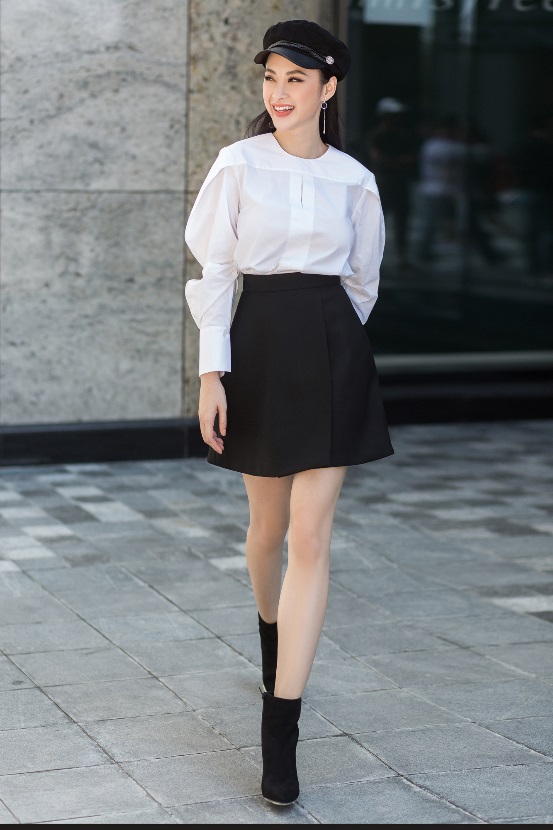 Học ngay phong cách thanh lịch từ street style của Angela Phương Trinh - Ảnh 2. Học ngay phong cách thanh lịch từ street style của Angela Phương Trinh - Ảnh 2.